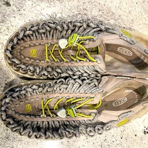 Keen water shoes lightly worn size 9.5